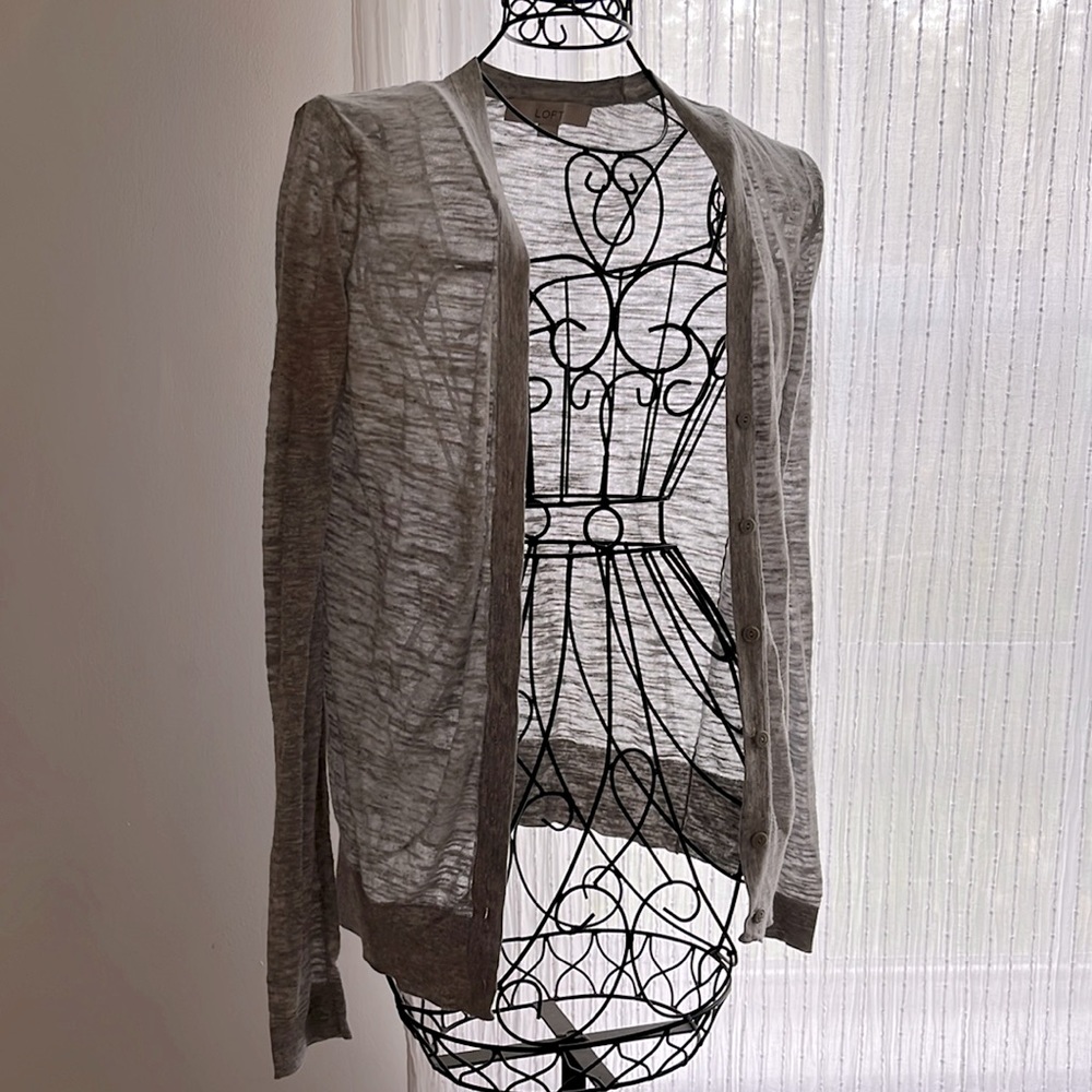 Cute sheer gray cardigan from Loft. Size xs. Good condition.